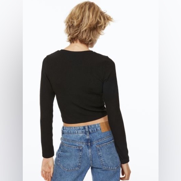 H&M Women Embroidered Ribbed Long Sleeve Crop Top NWT - Picture 2 of 3